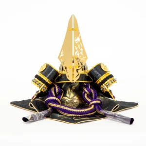 Shinpan Shinyu Kabuto Helmet Display (Gold Horns)