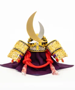 Yudaijo Kabuto Helmet Display (Gold Crescent Horns)