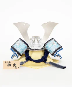 Hakusui Kabuto Helmet Display (Silver-Blue Lamellar)