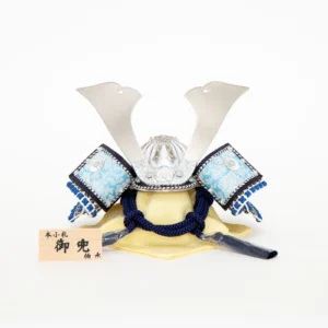 Hakusui Kabuto Helmet Display (Silver-Blue Lamellar)